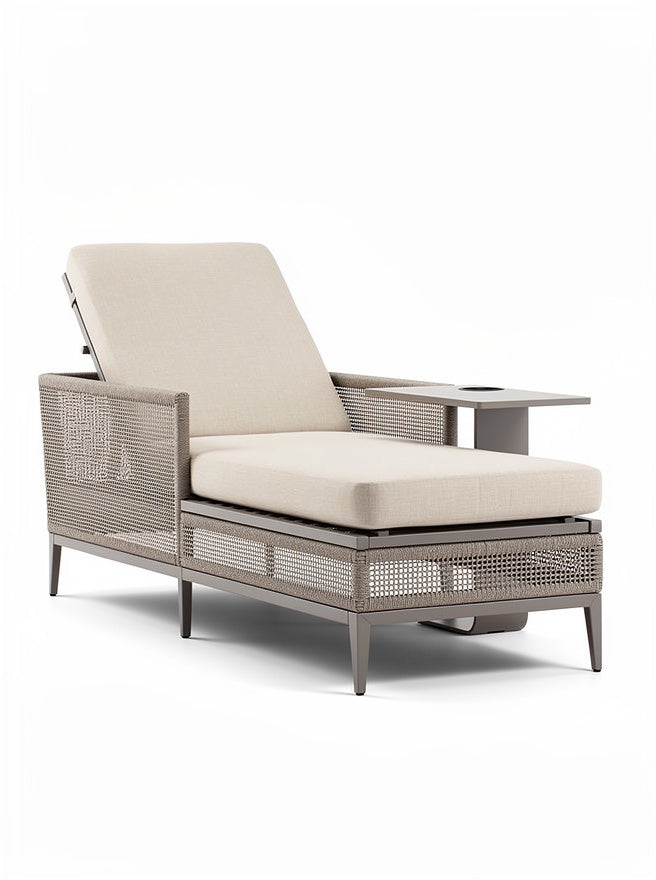 **Analyse und Design von Loungemöbeln: Ergonomische Liege mit flexibler Rückenlehne**